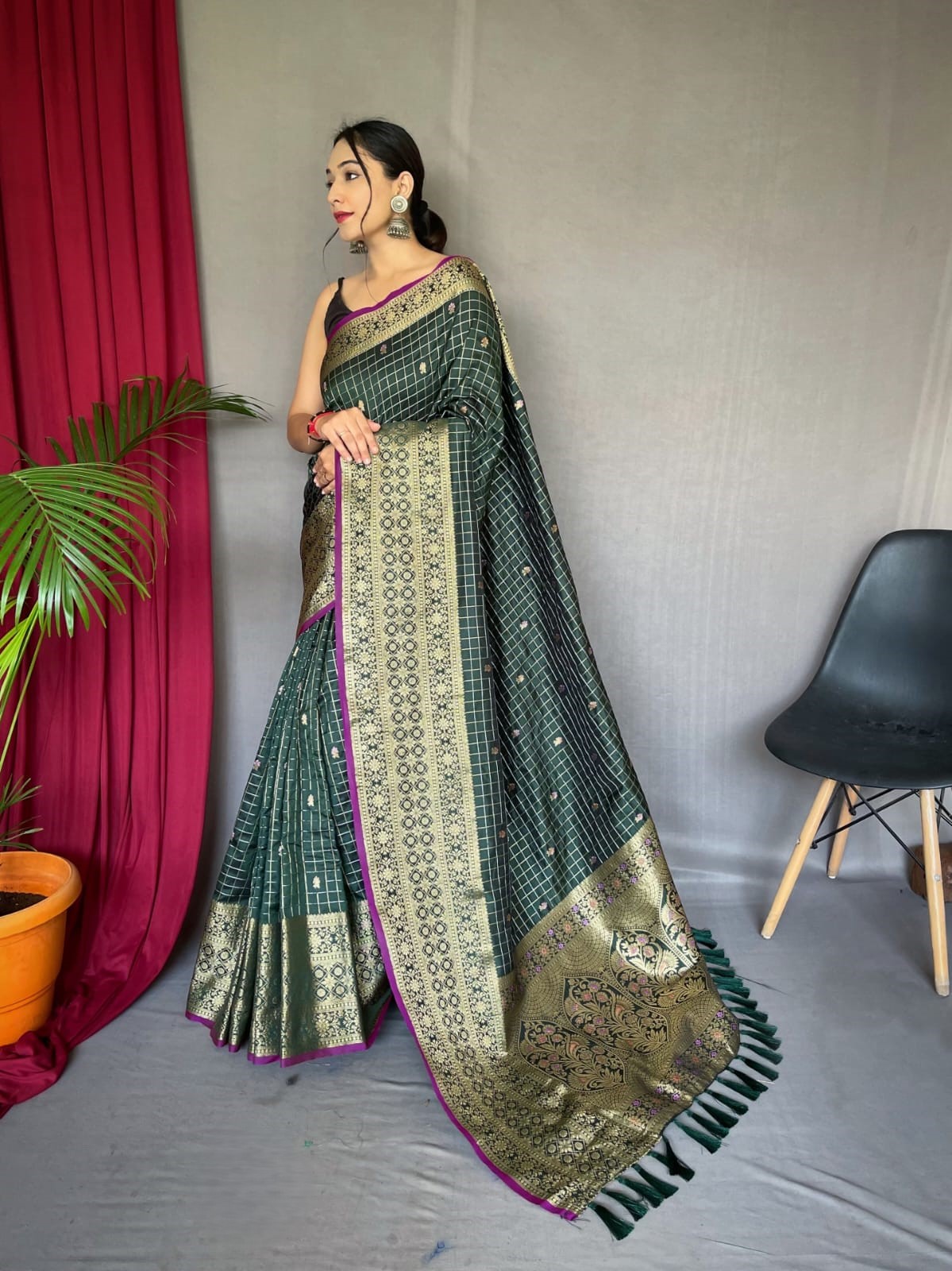 Kalindi Kanjeevaram Silk Saree with Antique Jacquard Zari Border